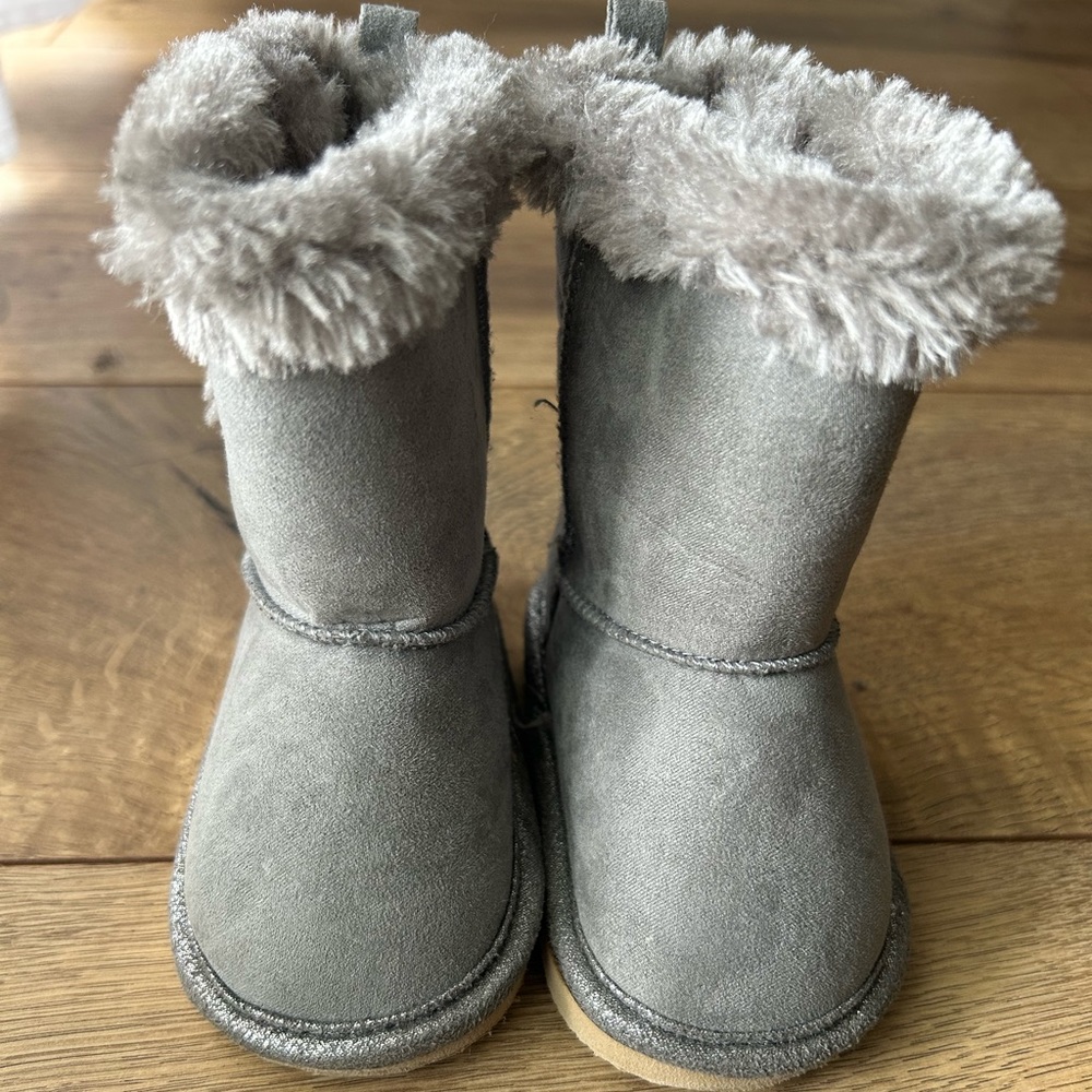 Girl gray boots